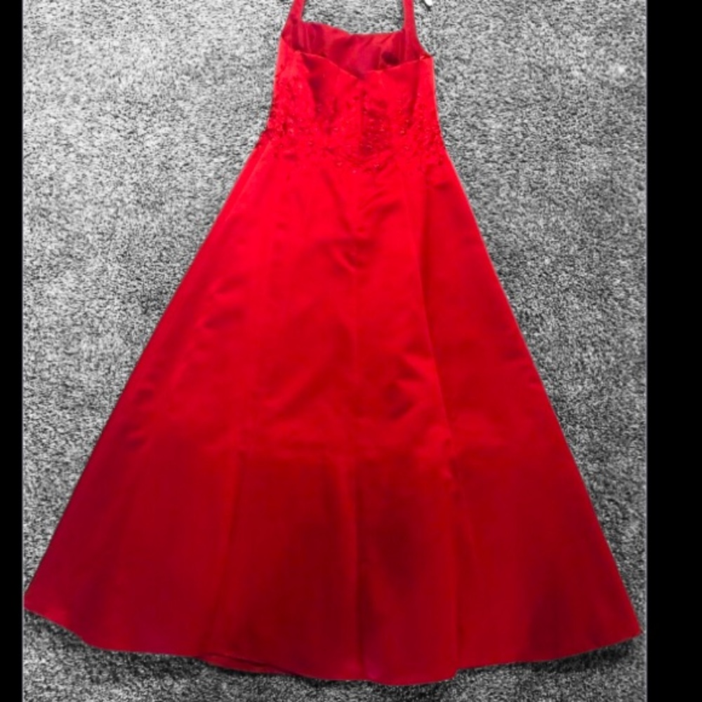 Ladies Sz 6 Long Maxi Dress red Gown, sequins surround the top area. Gorgeous - Picture 6 of 10
